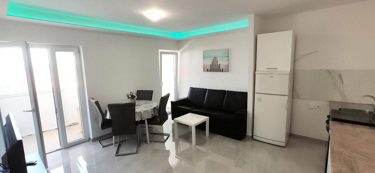 Apartment Dolores Макарска Экстерьер фото