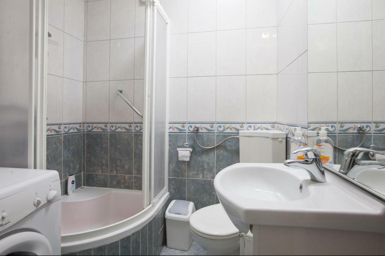 Apartment Dolores Макарска Экстерьер фото