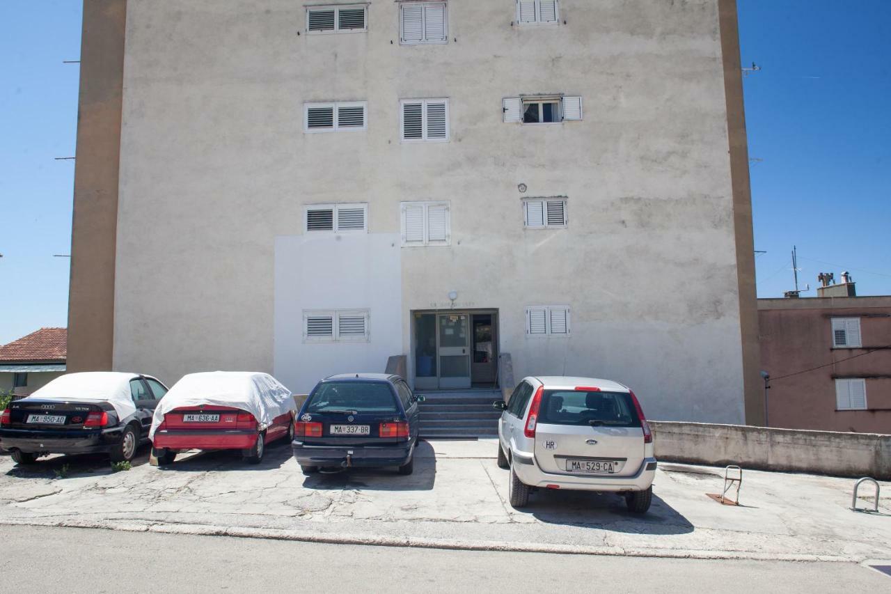 Apartment Dolores Макарска Экстерьер фото